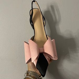 Pointed toe heel with pink bow